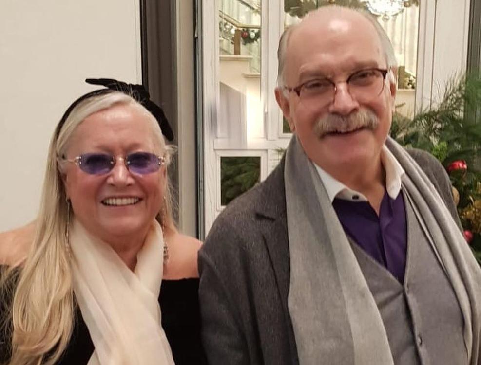 Zhena Nikity Mihalkova Pokazala Kak Deti I Vnuki Splavlyayutsya Na Bajdarkah Po Reke Letidor