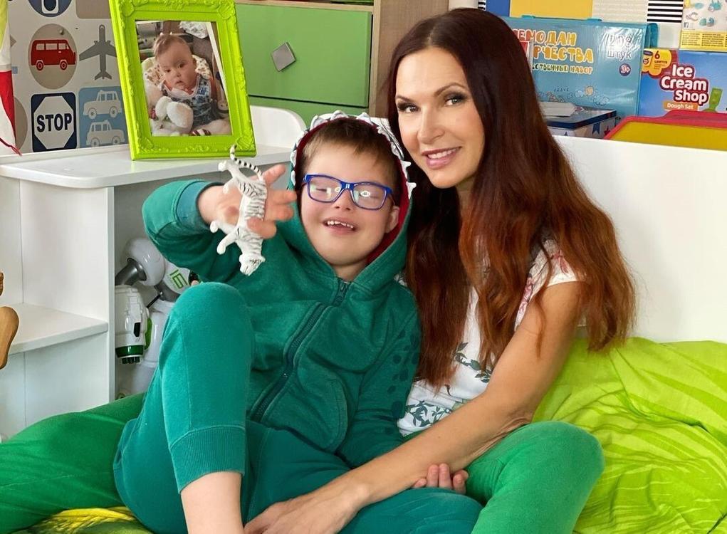 Osobennyj Syn Eveliny Bledans Pridumal Novoe Nazvanie Hellouinu I Rassmeshil Poklonnikov Letidor