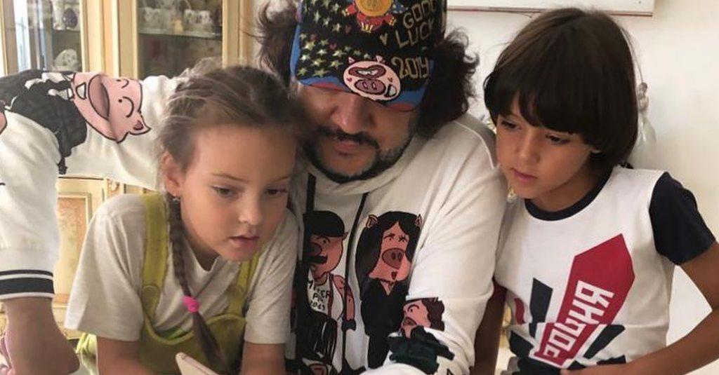 Филипп Киркоров с детьми появился на обложке журнала - Летидор