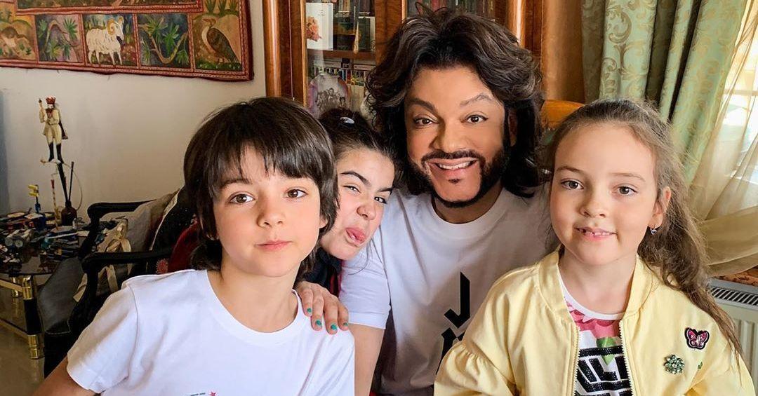 Филипп Киркоров показал, как дети и крестница развлекают ...