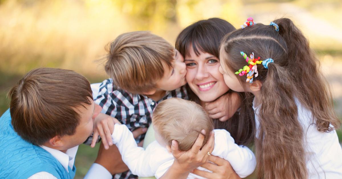 Милое видео, как дети встречают родителей и их