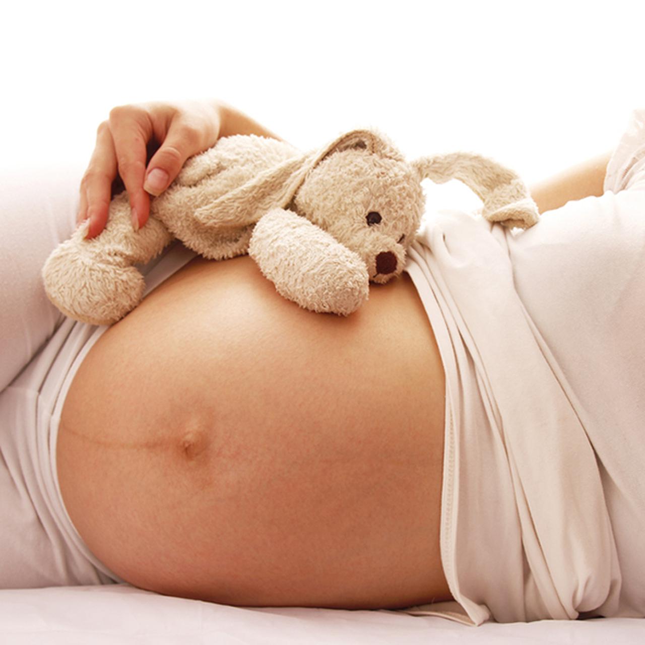 На каком сроке пупок может вылезти при беременности и причины, что делать