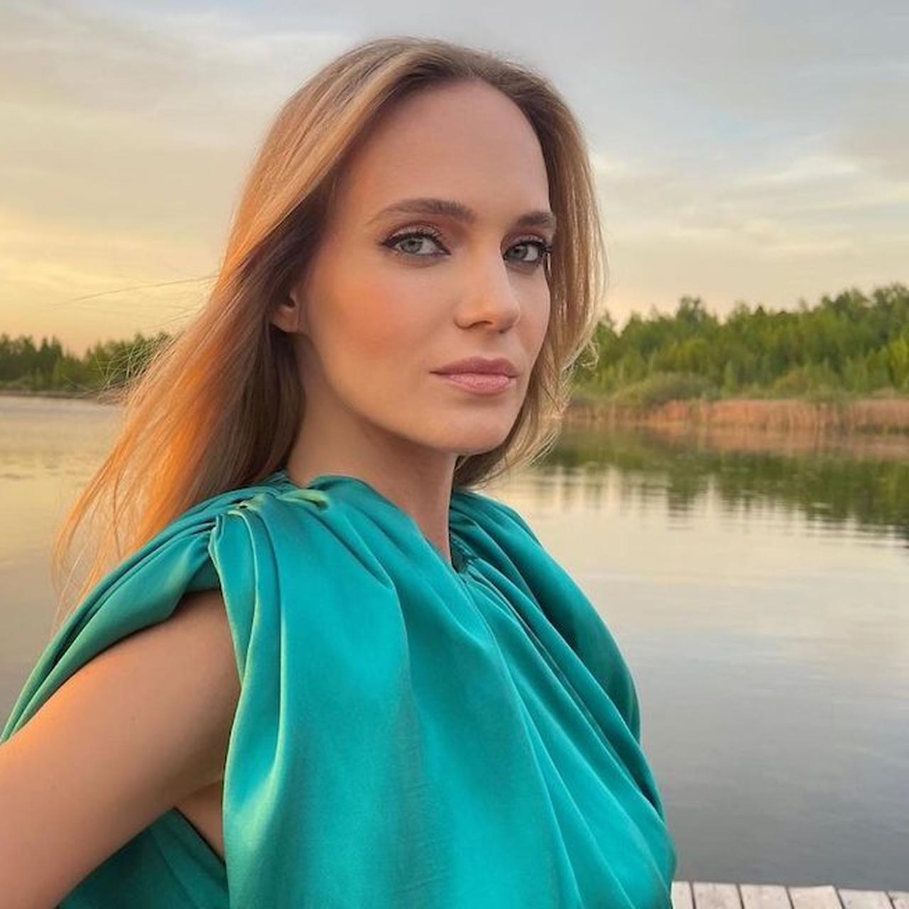 «Ну слишком»: Глюкозу раскритиковали за видео в откровенном купальнике -Летидор
