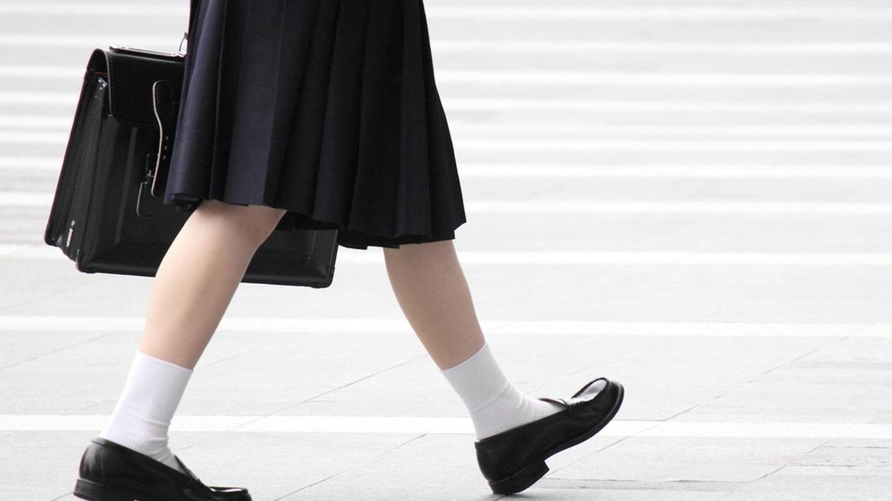 фото девочка в школьной обуви 12 лет