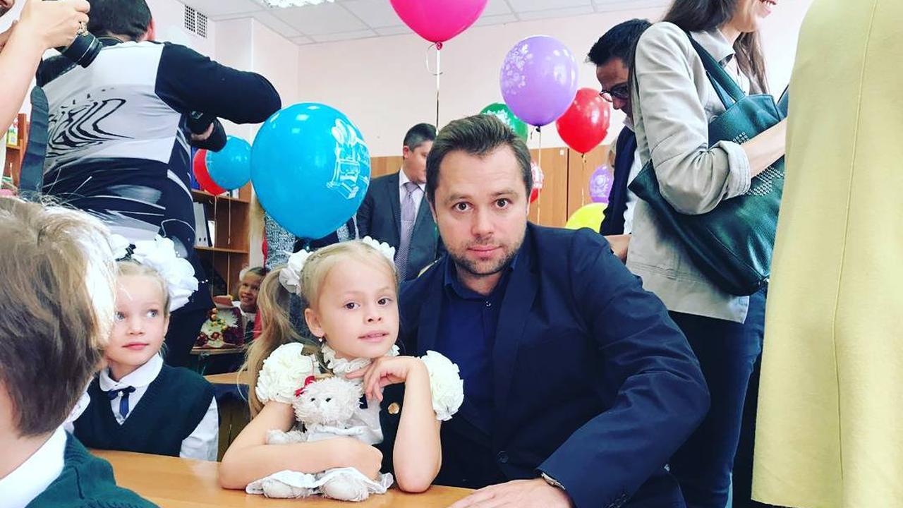 Дочка гогунского сейчас. Дети звезд в первом классе.