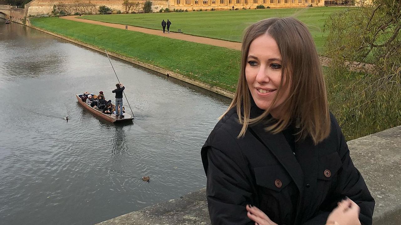 парень и девушка в баре. новое неожиданное. райли ганци и гарри. новое неожиданное. новое неожиданное.