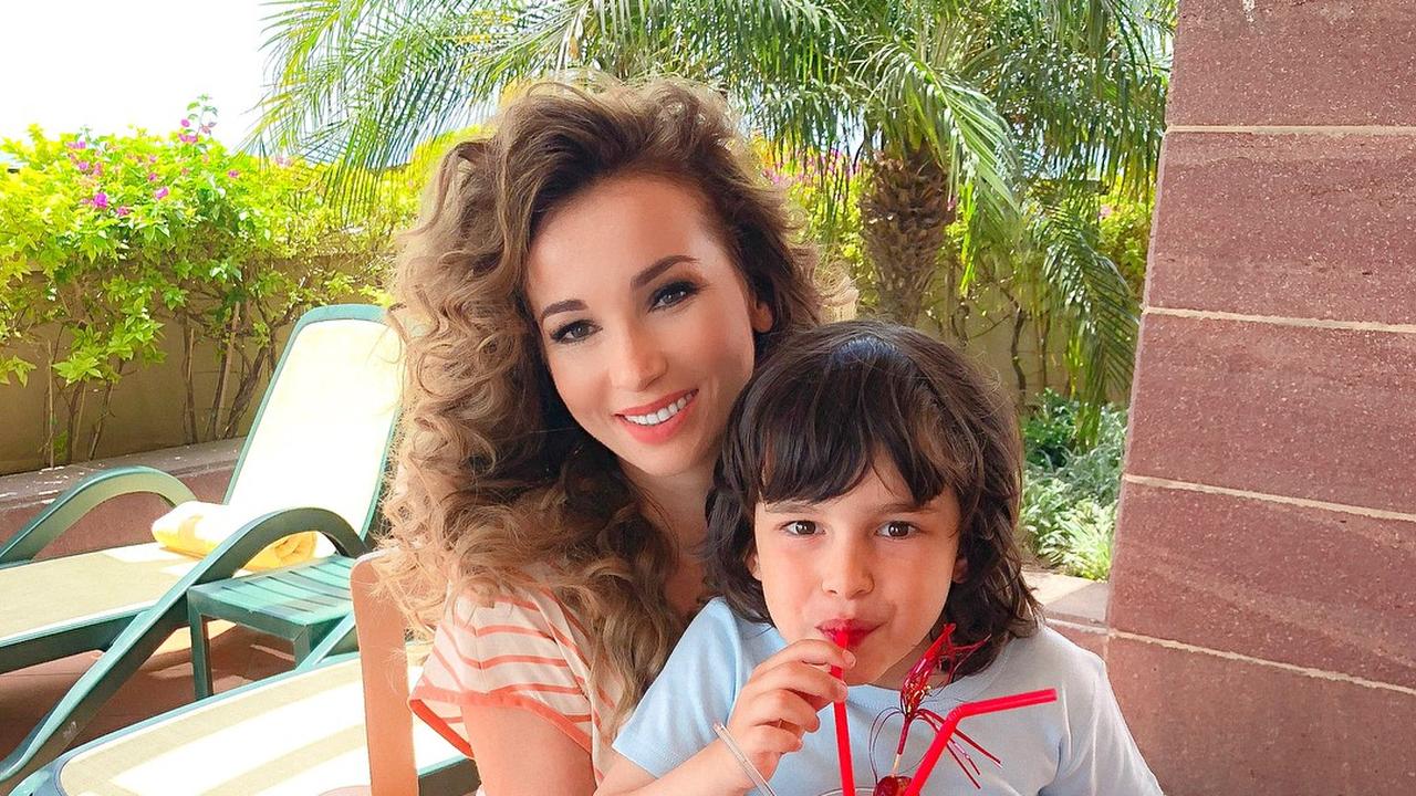 дети чеховой. дети чеховой. дети чеховой. от кого ребенок у чеховой. дети чеховой.