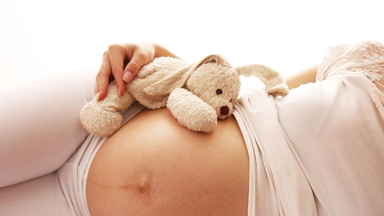 беременная мама. мама девочки живот. мама девочки живот. маленькие дети беременные. мама после родов.