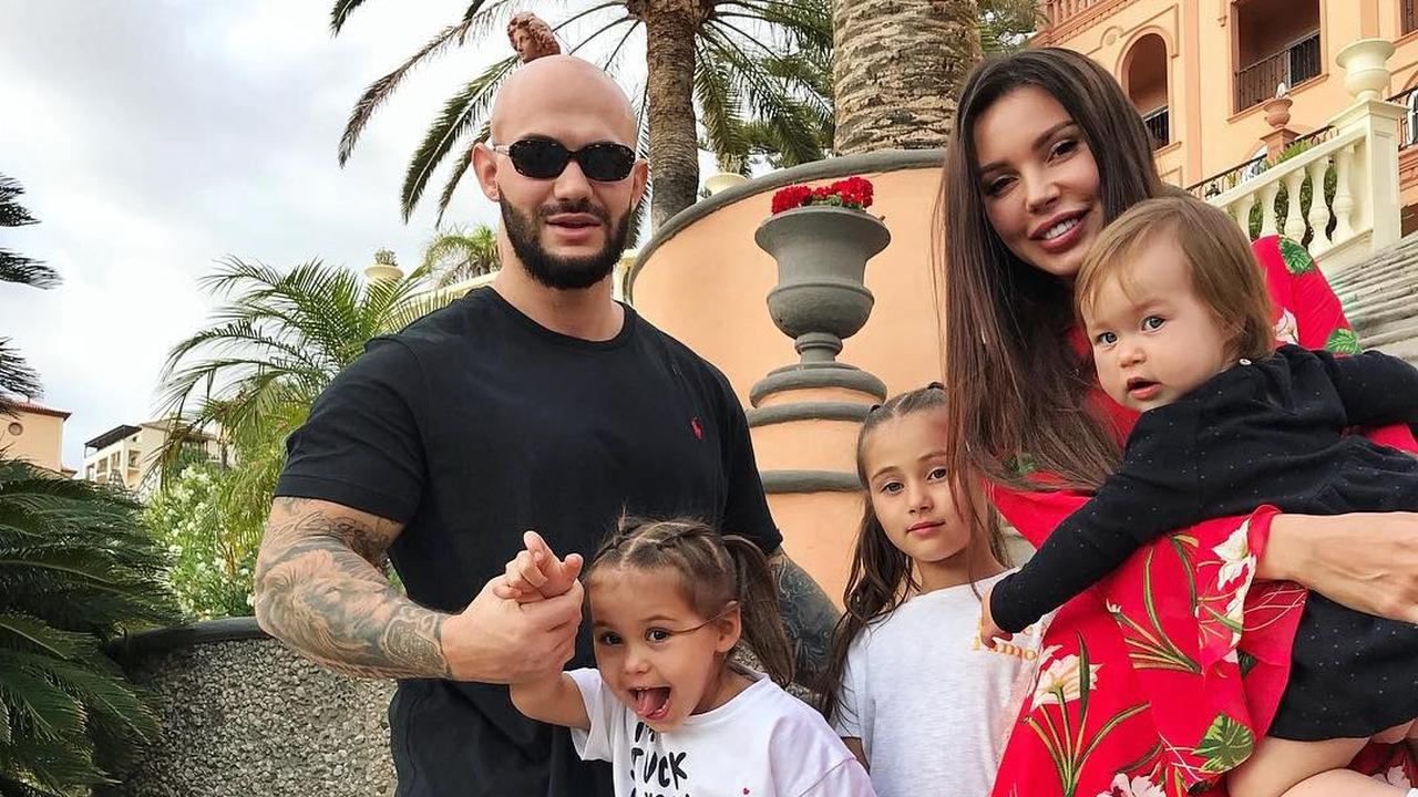 Джиган с семьей. Джиган и оксана самойлова 2021. Оксана самойлова жена джигана. Семья джигана и оксаны самойловой. Семья джигана и оксаны самойловой.