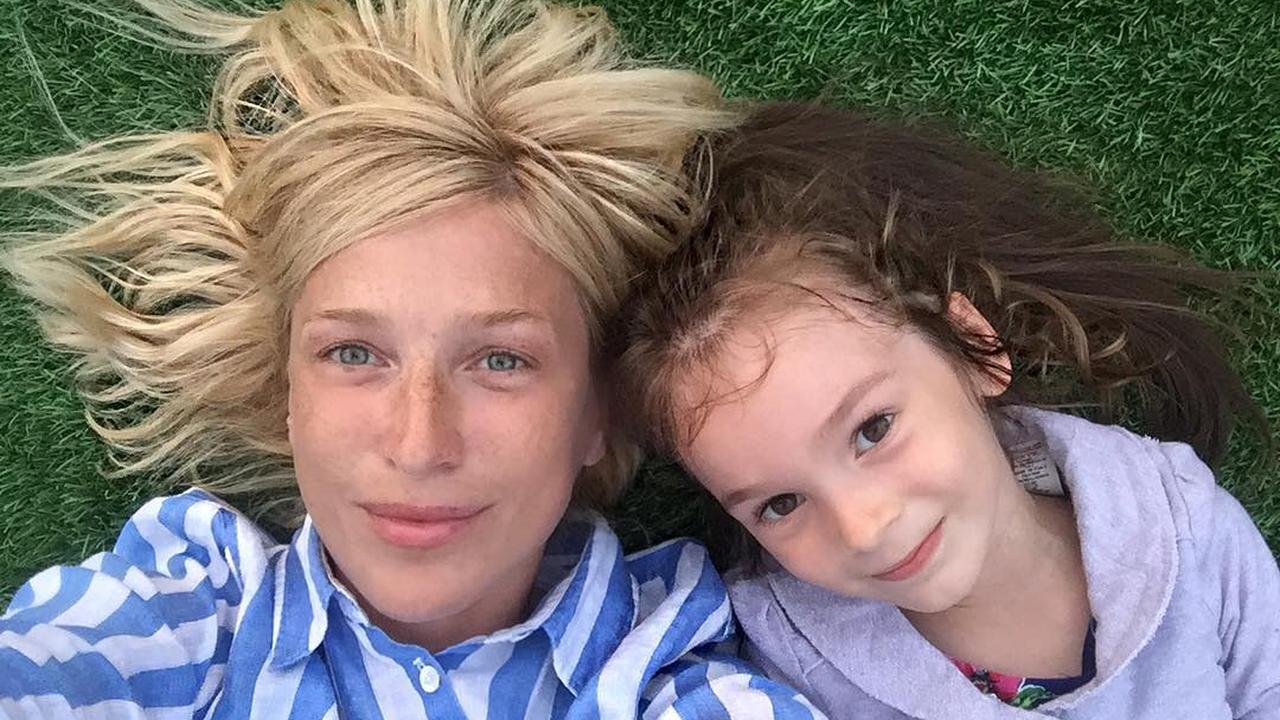 Актриса Ирина Гринева поделилась теплым фото мужа с дочкой - Летидор