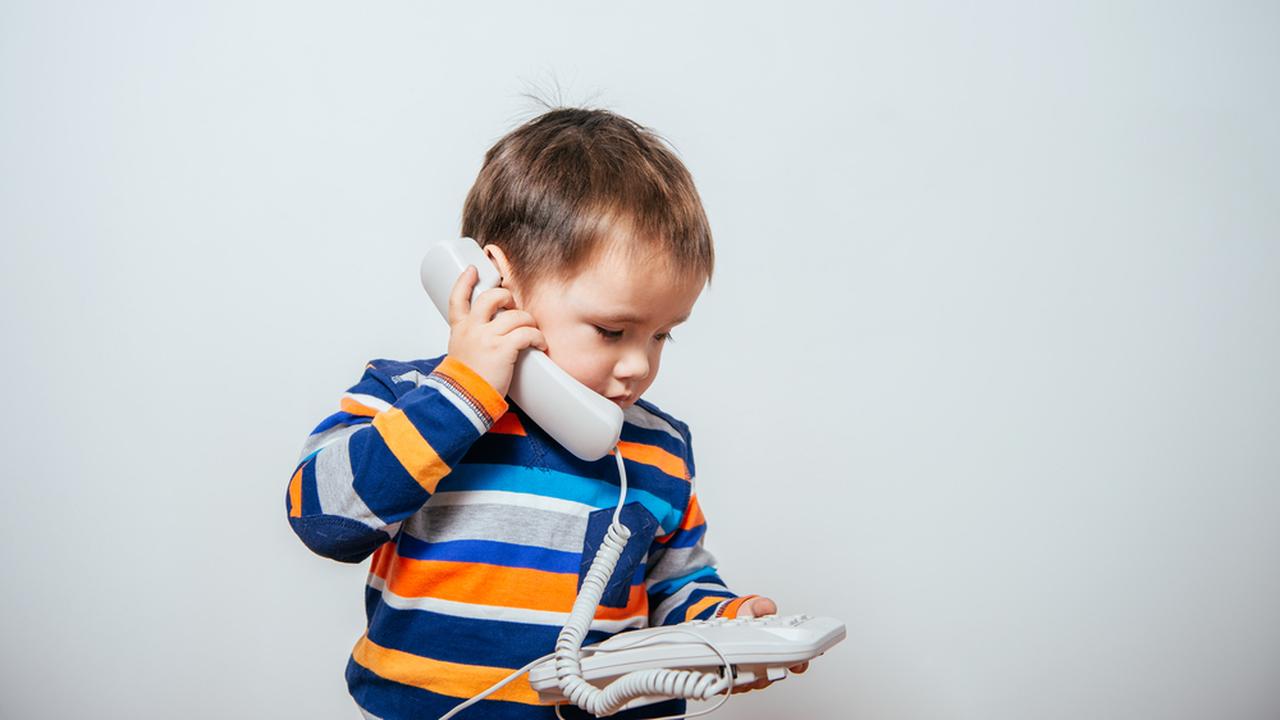 Мальчик они. Включи мальчика быстро. Мальчик бегает. Мальчик включает. Большие машинки игрушки.