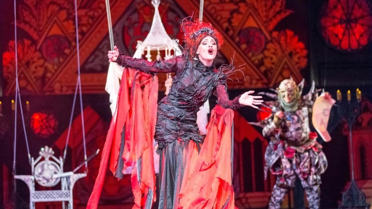 Театр терезы дуровой малый зал. Летучий корабль театр на серпуховке. Спектакль летучий корабль терезы дуровой. Летучий корабль мюзикл театр терезы дуровой. Театриум тайна волшебного зелья.