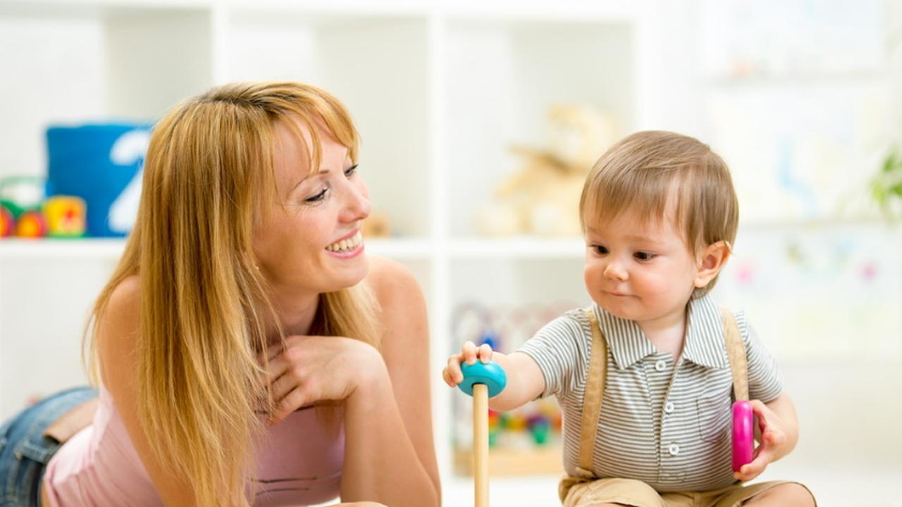 Игрушки для детей 1 год. Консультация для родителей как научить ребенка играть. Денверская модель раннего вмешательства для детей. Консультации для детей дошкольного возраста. Консультації для батьків.
