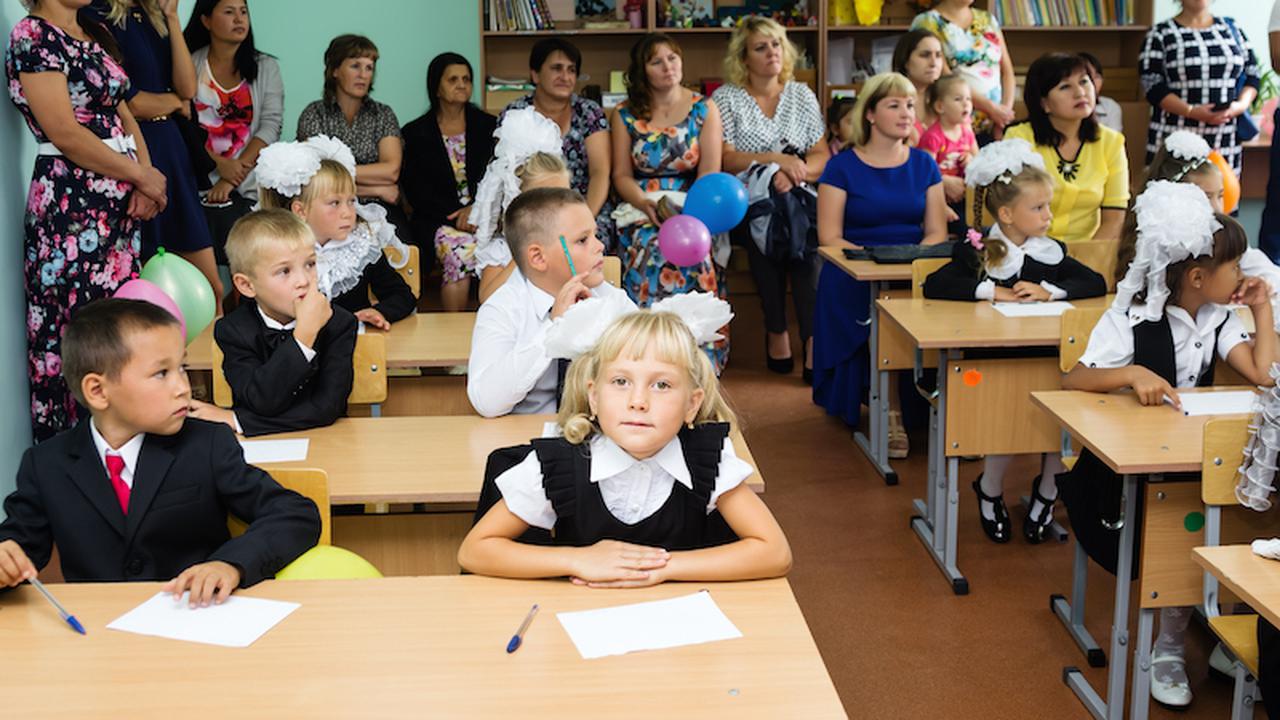 Фоторепортаж классный час в школе с детьми и родителями