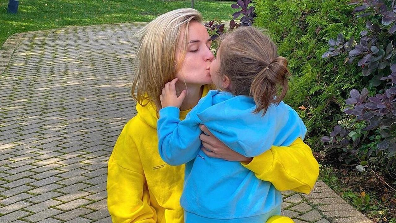 Полина гагарина с мамой
