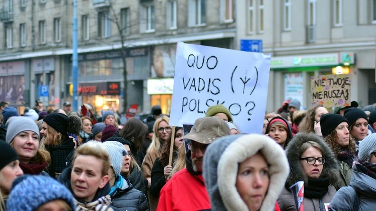 Польша люди на улице