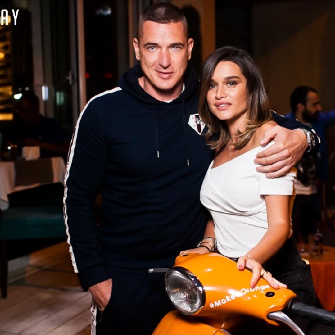 Праздник на фоне счастливой семьи