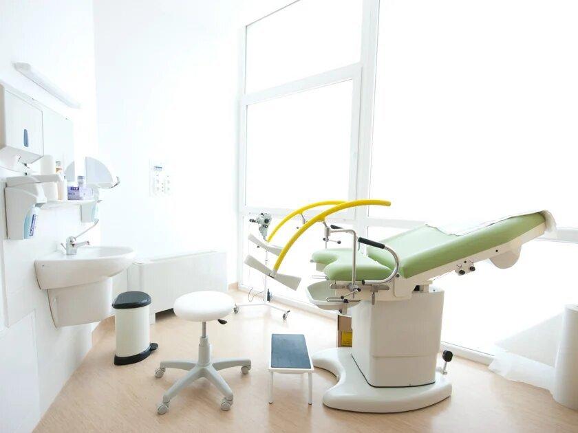 а) Необходимость в специалисте