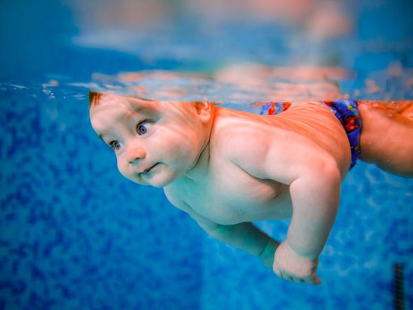 chto delat esli rebenok boitsya plavat