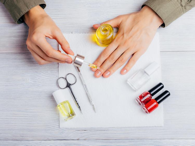 nuzhno li obrezat kutikulu pri manikyure