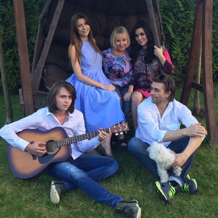 Anastasiya Zavorotnyuk Opublikovala Foto Semi V Polnom Sostave Letidor