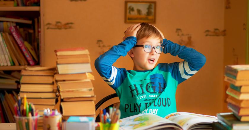 Обложка для статьи: Щадящий режим: как плавно вернуть ребенка к учебе после летних каникул