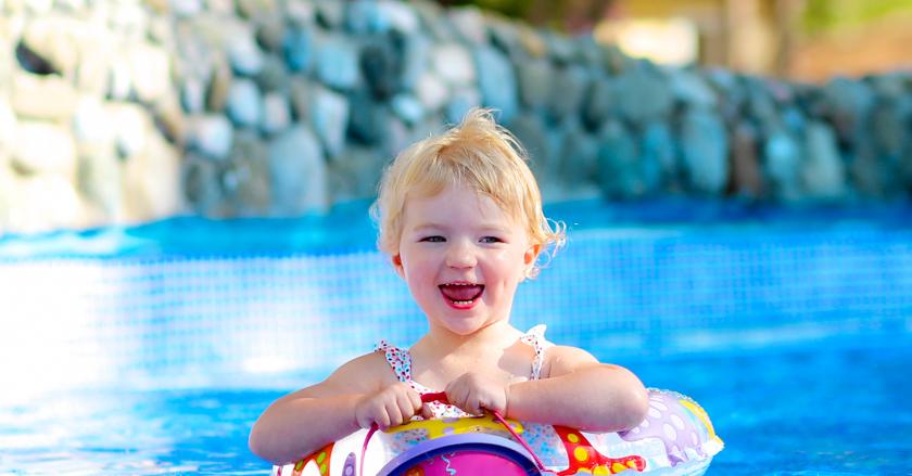 chto delat esli rebenok boitsya plavat